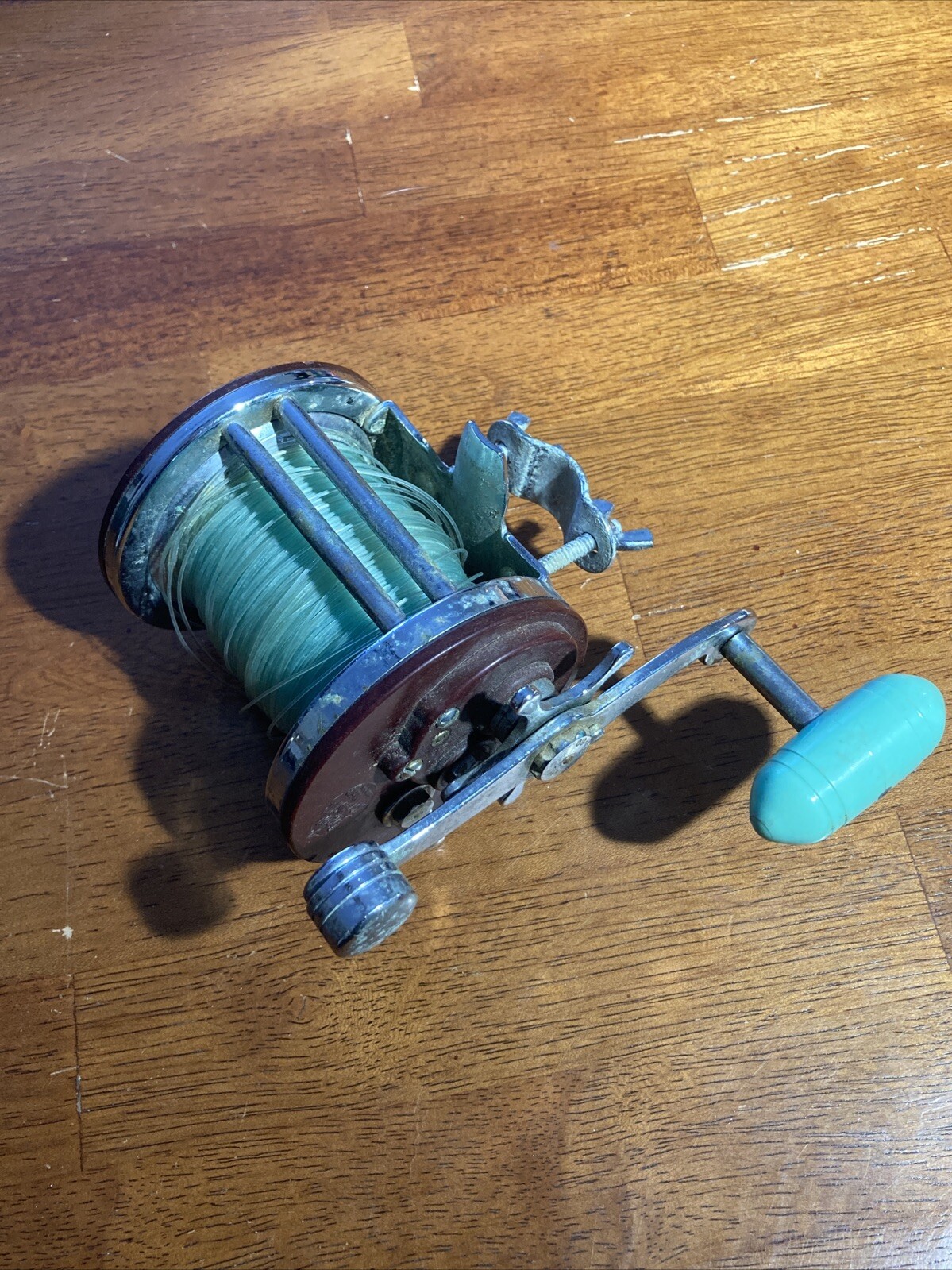 Vintage PENN Jig Master 500 Reel Maroon Case w Light Green Handle