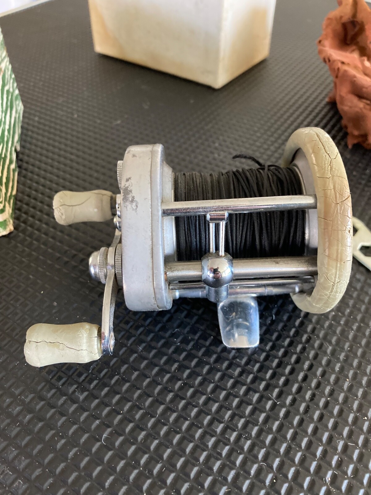 Pflueger Supreme No. 1573 Vintage Level-Wind Casting Reel, in Original Box