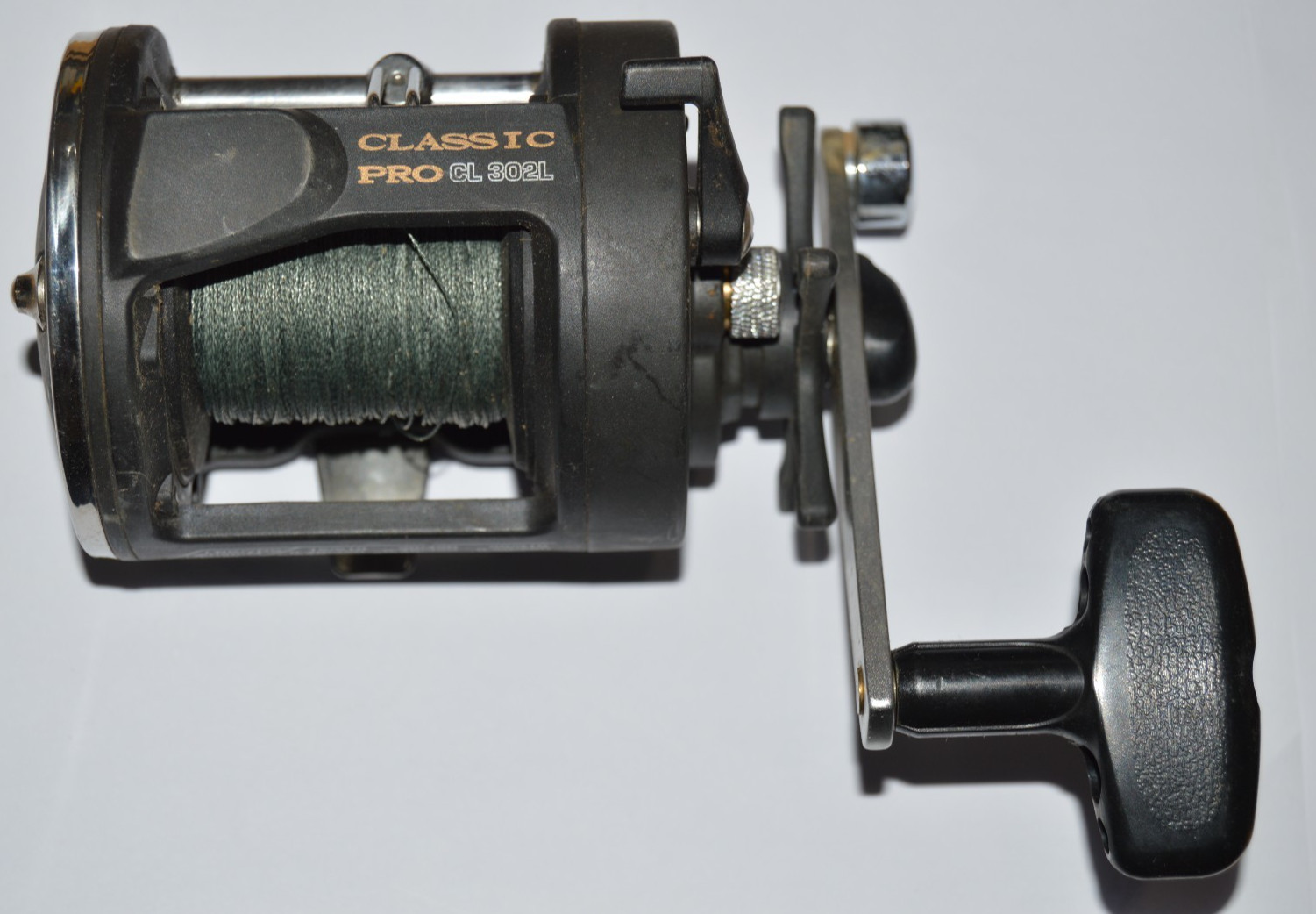 okuma classic pro Cl 302l right hand fishing reel 4:1 gear ratio Used works well