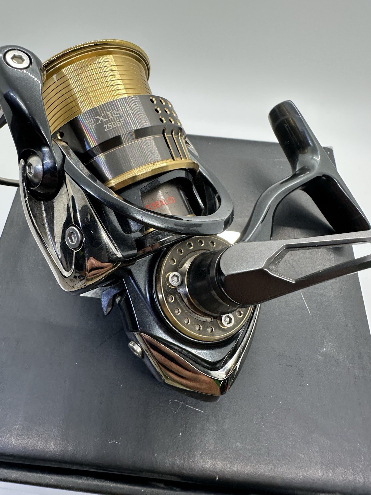 DAIWA 15 Exist 2505F Spinning Reel Used JDM