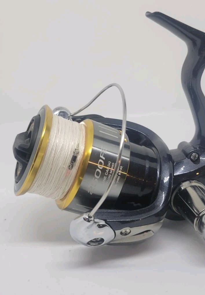 Shimano Sedona 2000Fe 5.0:1 gear ratio 3+1 bearings, and a maximum drag of 9lb‼️