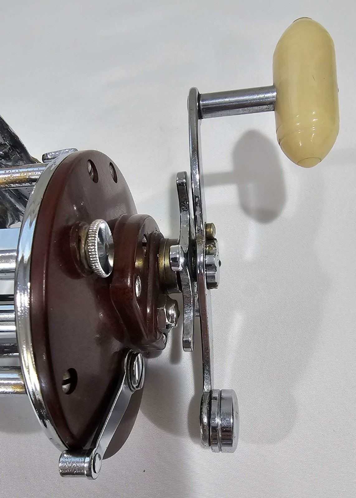 Vintage Penn Peer No. 209 Fishing Reel Maroon Bakelite Made in USA Works