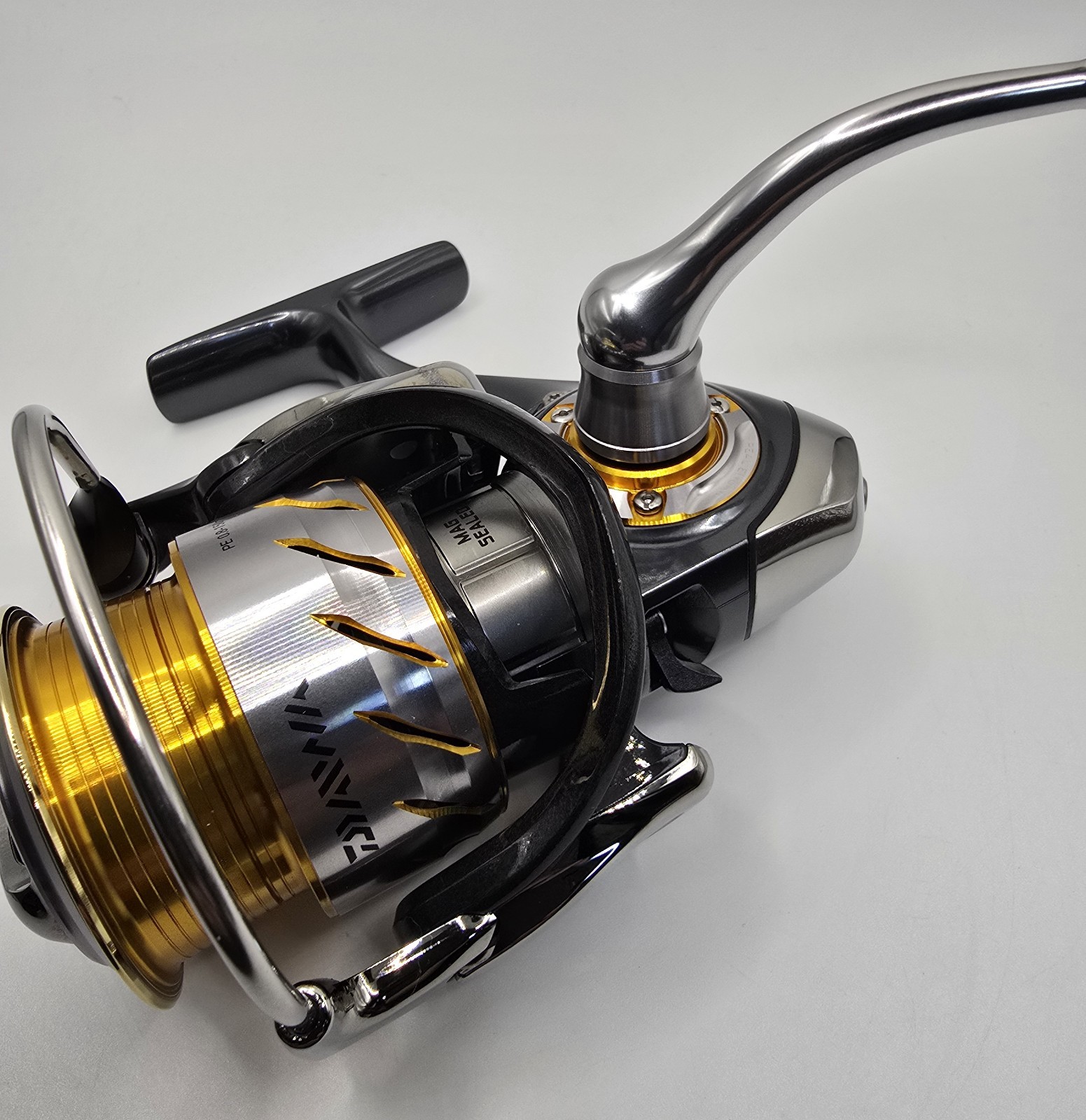 Daiwa 13 Certate 2508PE Spinning Reel JDM Bass Inshore Magsealed Excellent