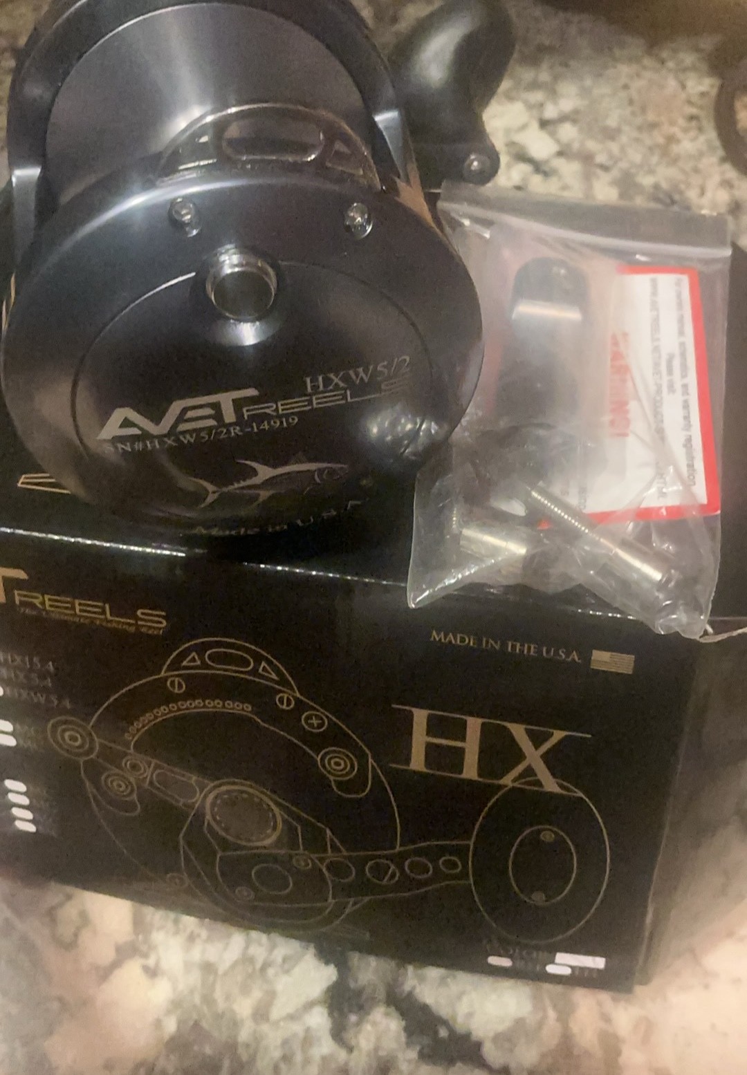 AVET HXW 5/2 LEVER DRAG 2 SPEED RIGH HAND NEW