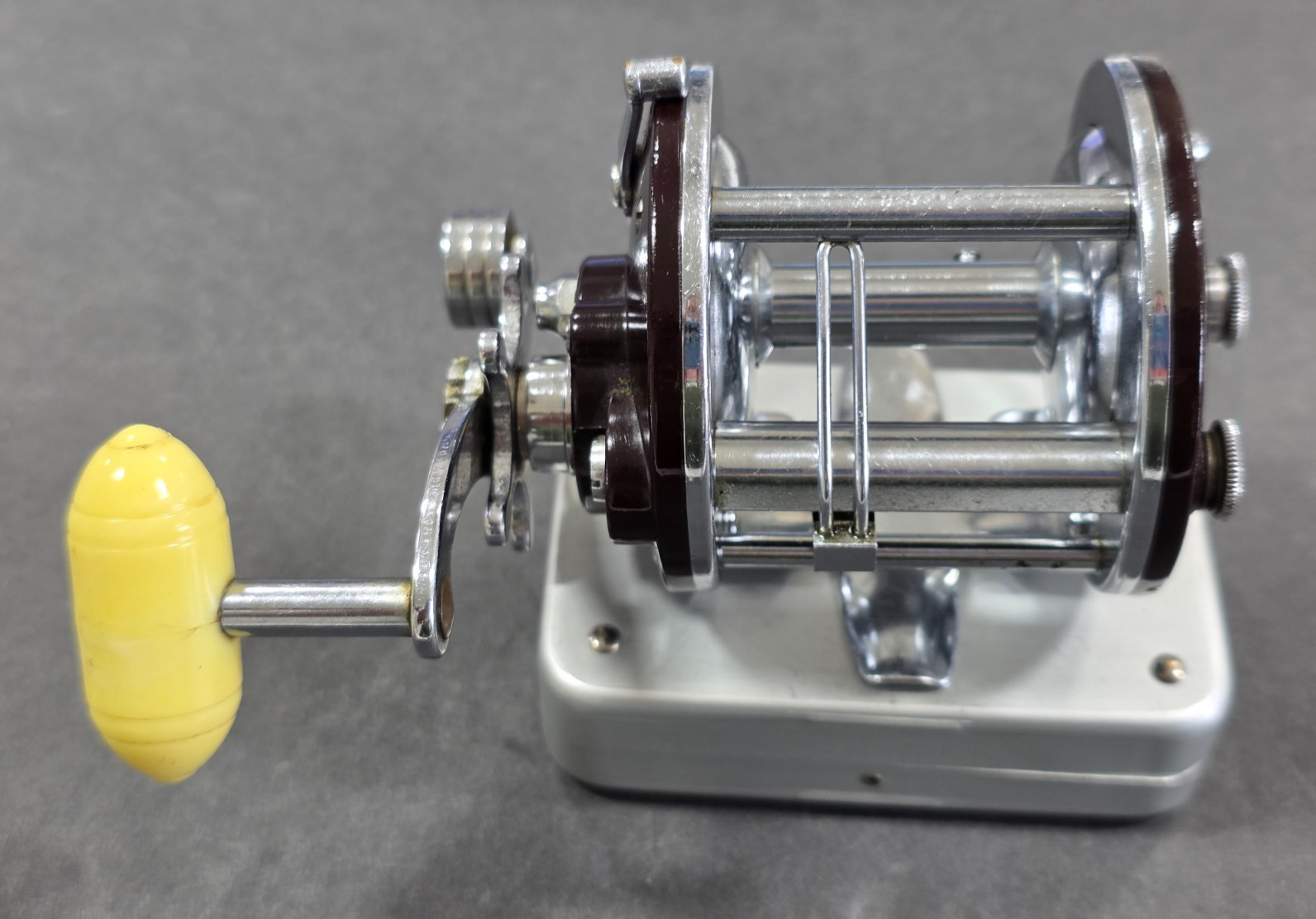 Penn PEER 109 Baitcasting Reel * Level Wind * Yellow Handle * Made in the USA