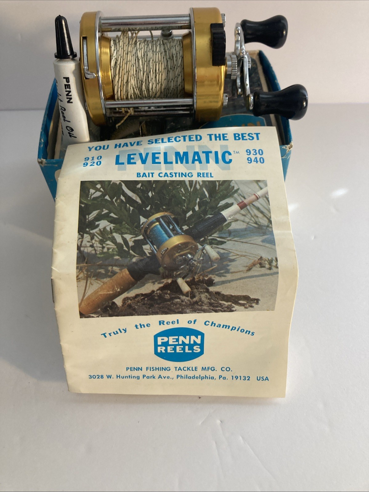 Vintage 1975 Penn 940 Levelmatic with Original Box, And Manual-PRISTINE!