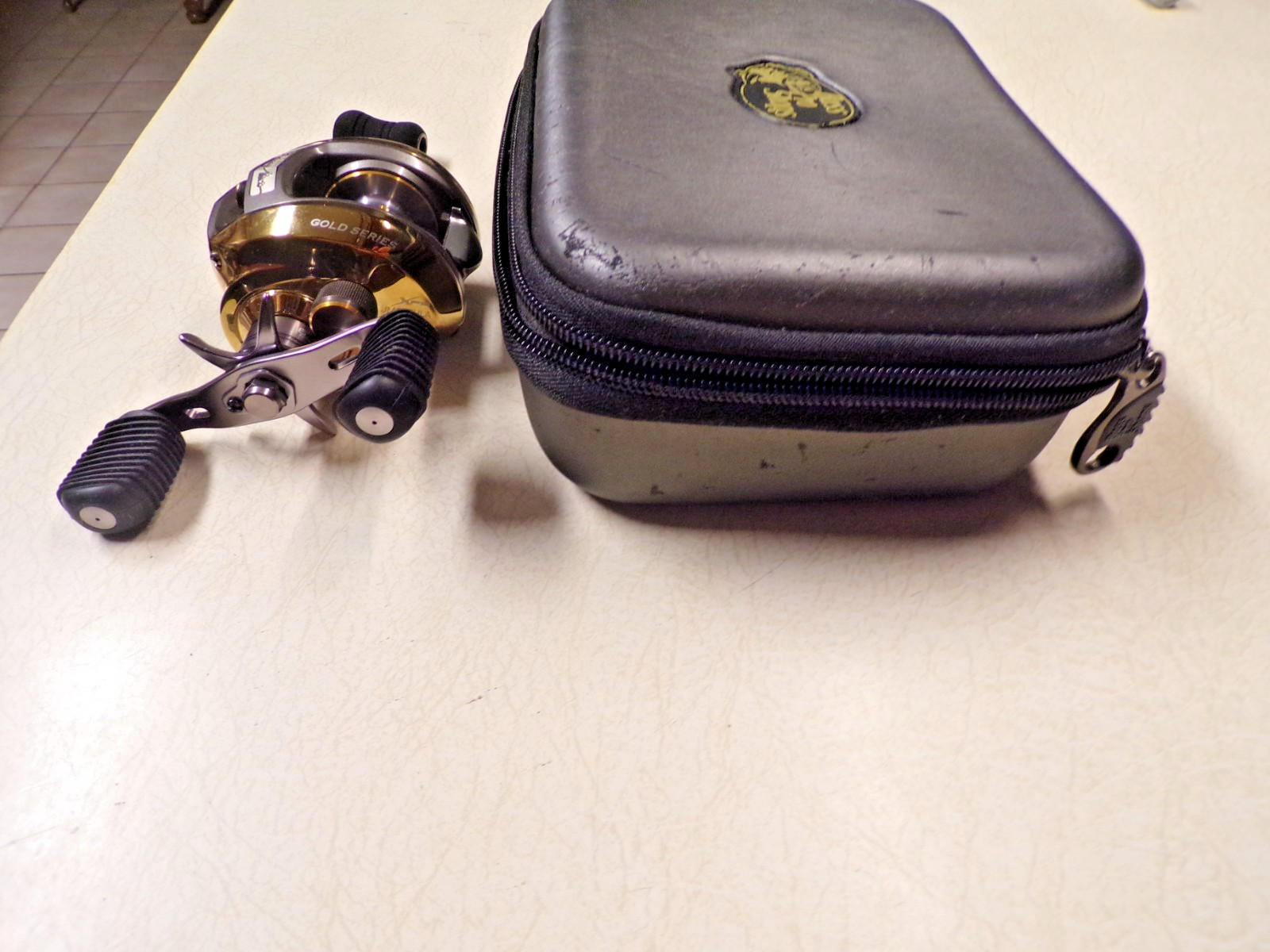 BASS PRO SHOPS FISHING REEL – GOLD SERIES – 11 BALL B. – 6:4:1 GEAR R. – LEFT H