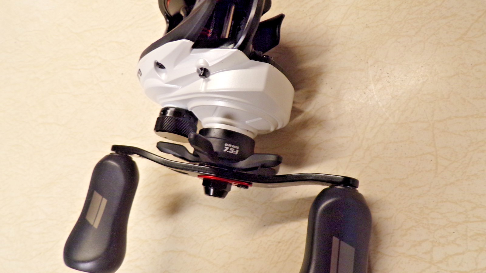 NEW – ABU GARCIA AMBASSADEUR MAX PRO REEL – 7:5:1 GEAR RATIO – 9 BALL BEARING.