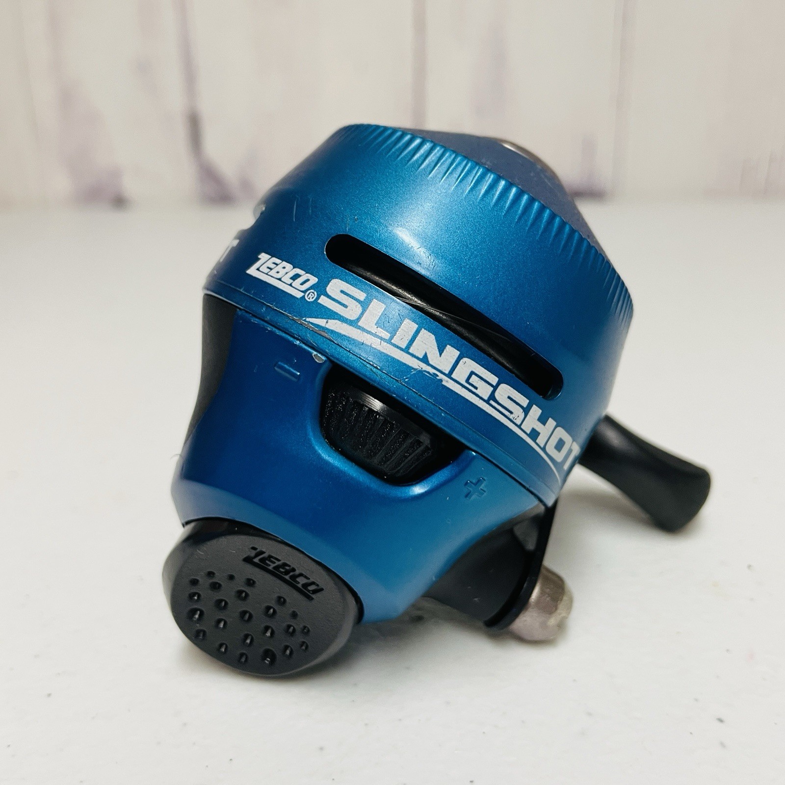 ZEBCO Slingshot Spincast Reel Blue 2.8:1 Gear Ratio