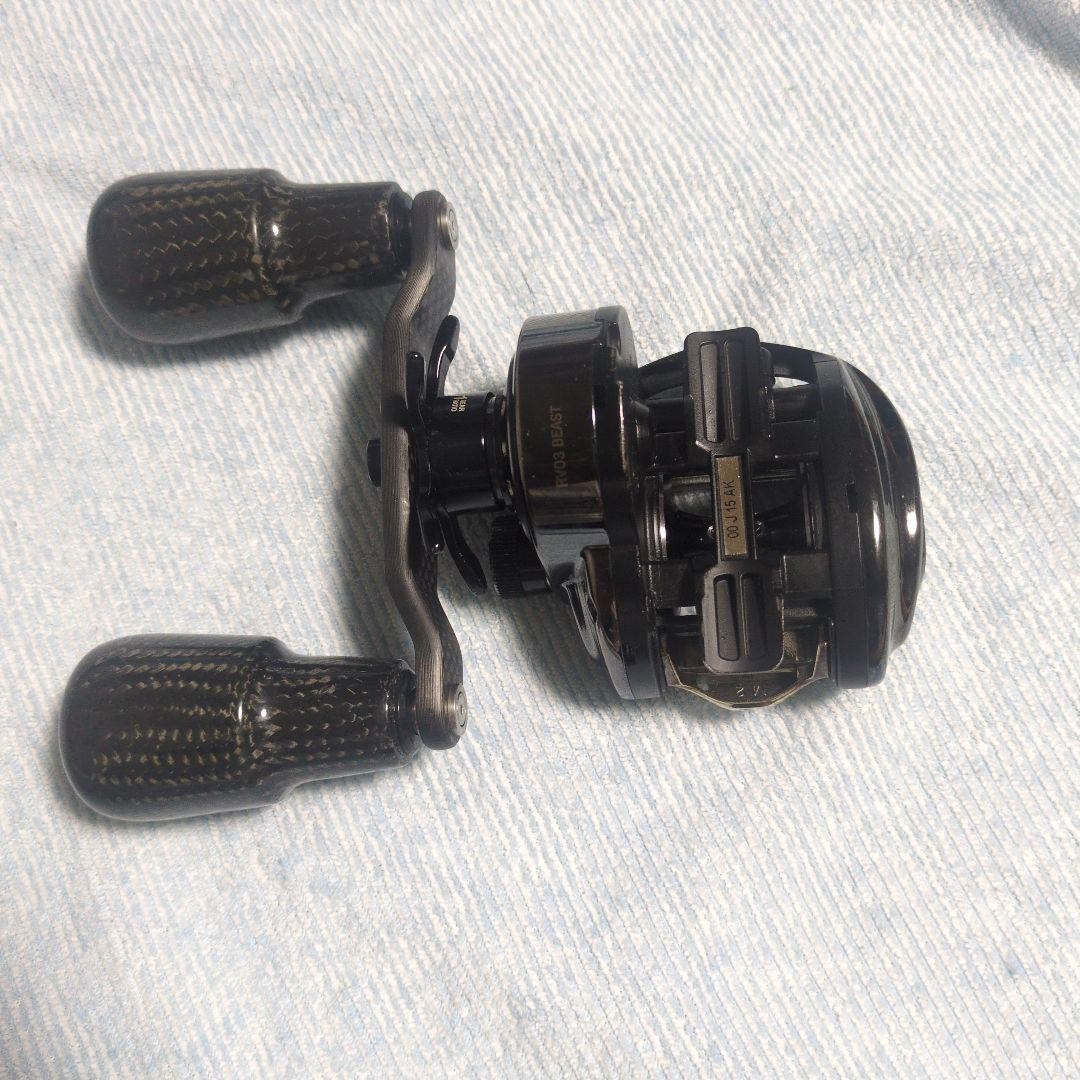 Abu Garcia REVO BEAST Baitcasting Reel with Carbon Handle Used