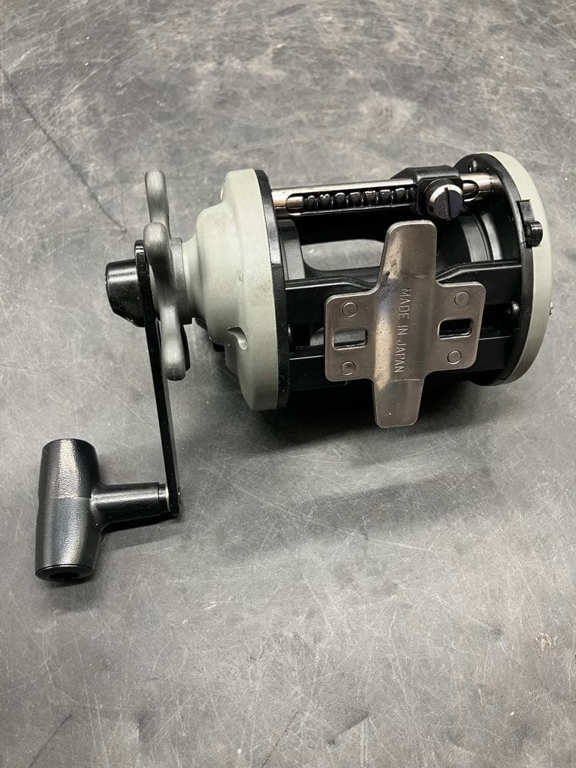 RYOBI Ocean Master 70 Fishing Reel Black/Gray Multi-Color Line Used