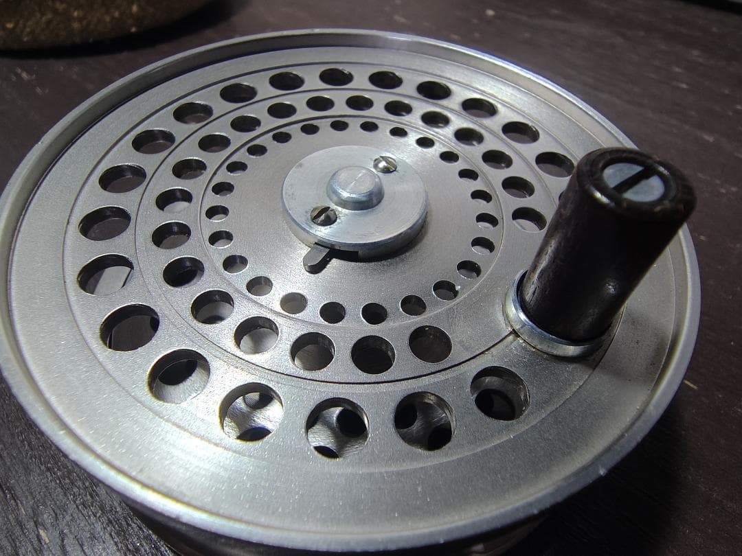 UFM Ueda CANTATA 2300 Fly Reel w/Case Made in Japan Vintage 3.15″ Diameter