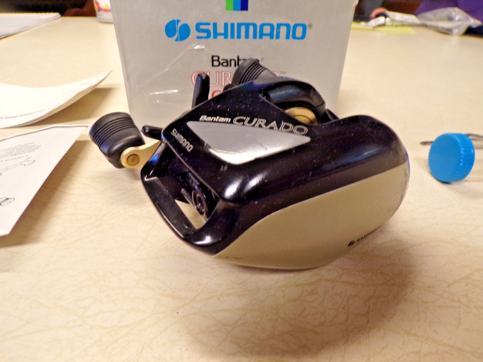 SHIMANO FISHING REEL W/ BOX – BANTAM CURADO CU-100 – CLEAN & WORKS GOOD