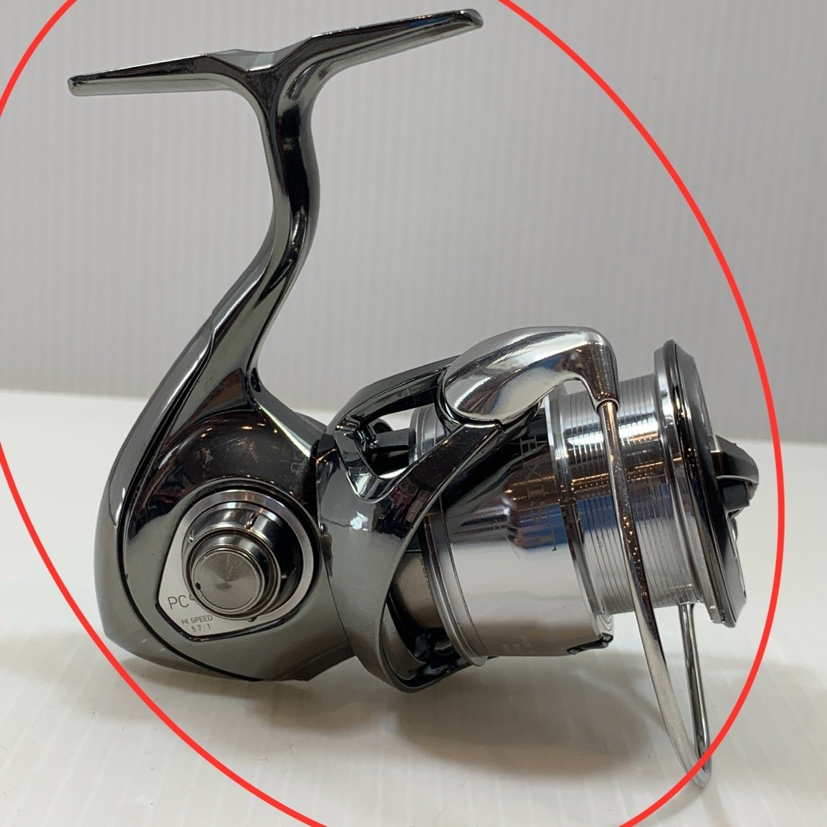 Daiwa Reel Spinning 22Exist Pc Lt2500-H 000869 Slp Knob 00061112 326004. Scratch