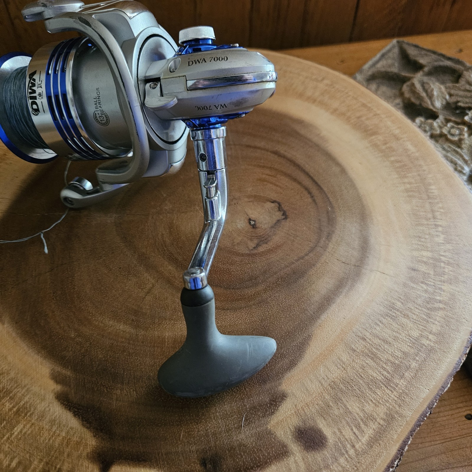 DWA 7000 Gear Ratio: 4.7:1 Spinning Fishing Reel Graphite Frame Screw-In Handle