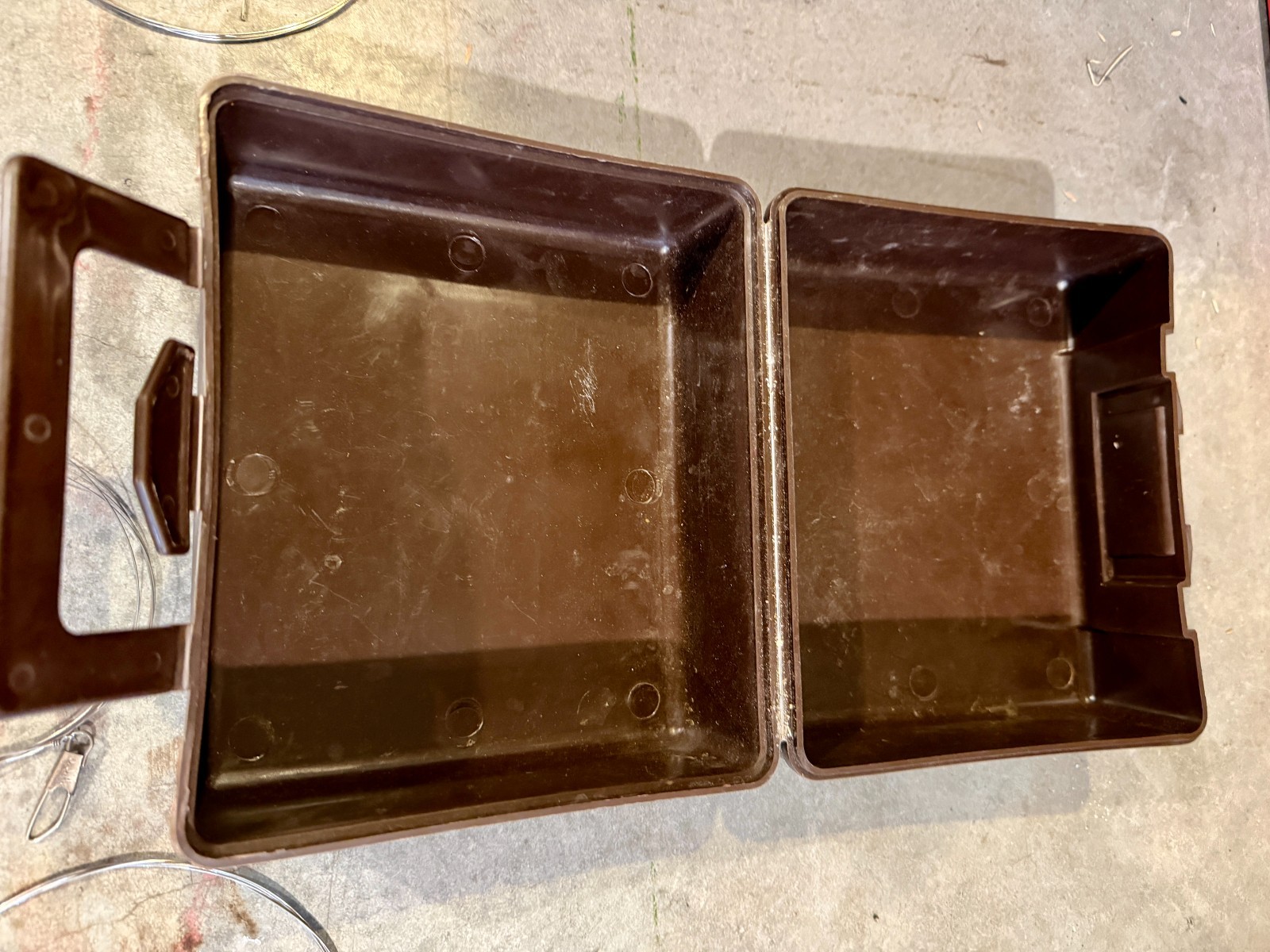 Estate Fishing Tackle Lot – Leaders, Spinner Rigs, Berkley Reel Box, Les Davis