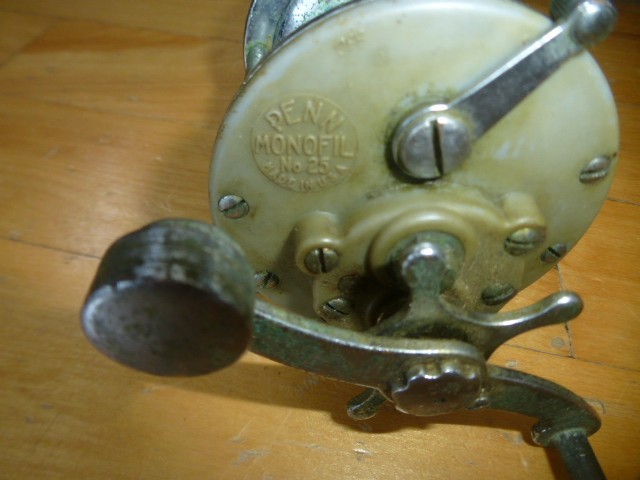 Vintage fishing reel Penn Monofil 25 Gray, rough looking, good working condition