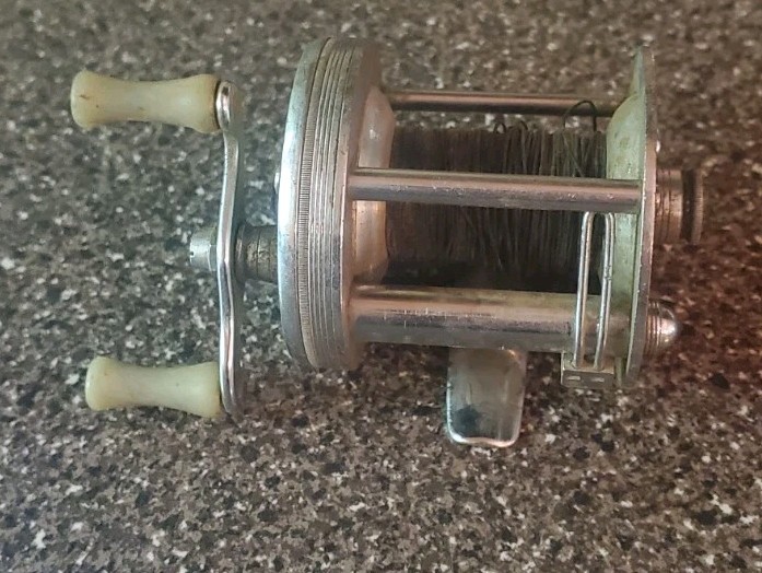 Bronson Lashless 1700-A BaitCast Fishing Reel