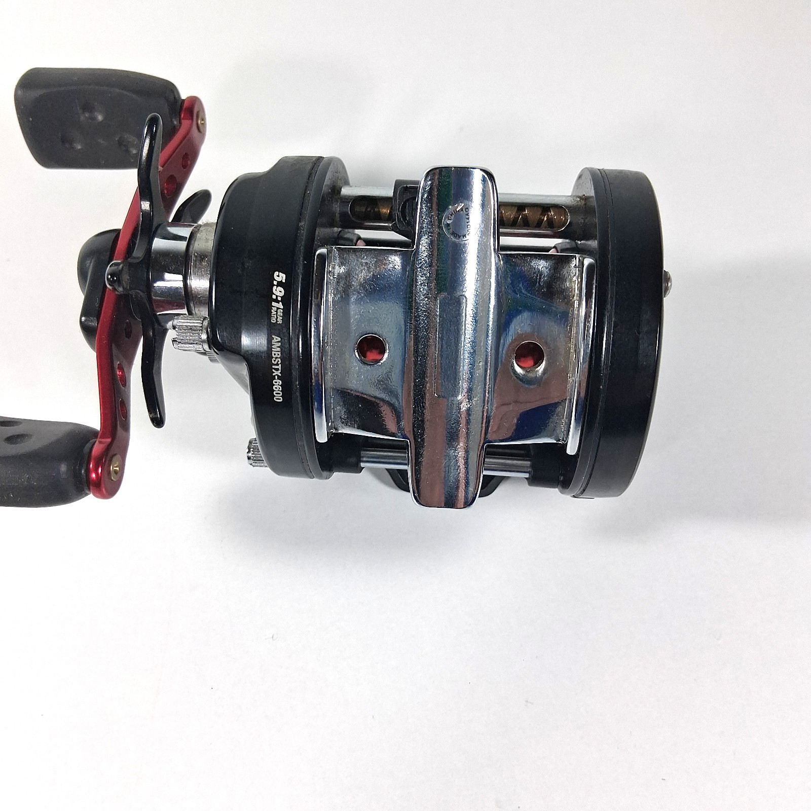Abu Garcia Ambassadeur 6600 STX Baitcast Reel 5.9:1 Gear Ratio Black/Red