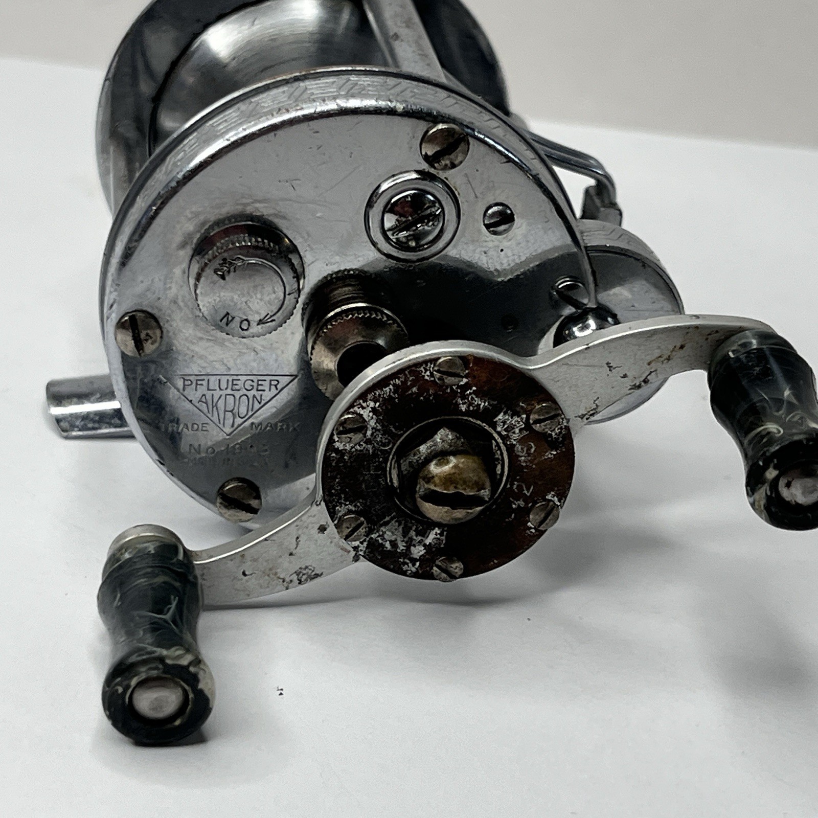 Vintage Baitcasting Fishing Reel Pflueger Akron Model 1893. Pre-owned. SL