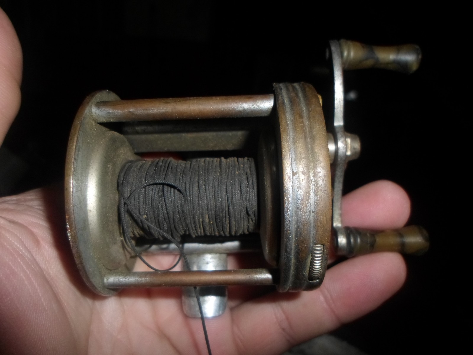 Precision level Winding fishing reel with engraving