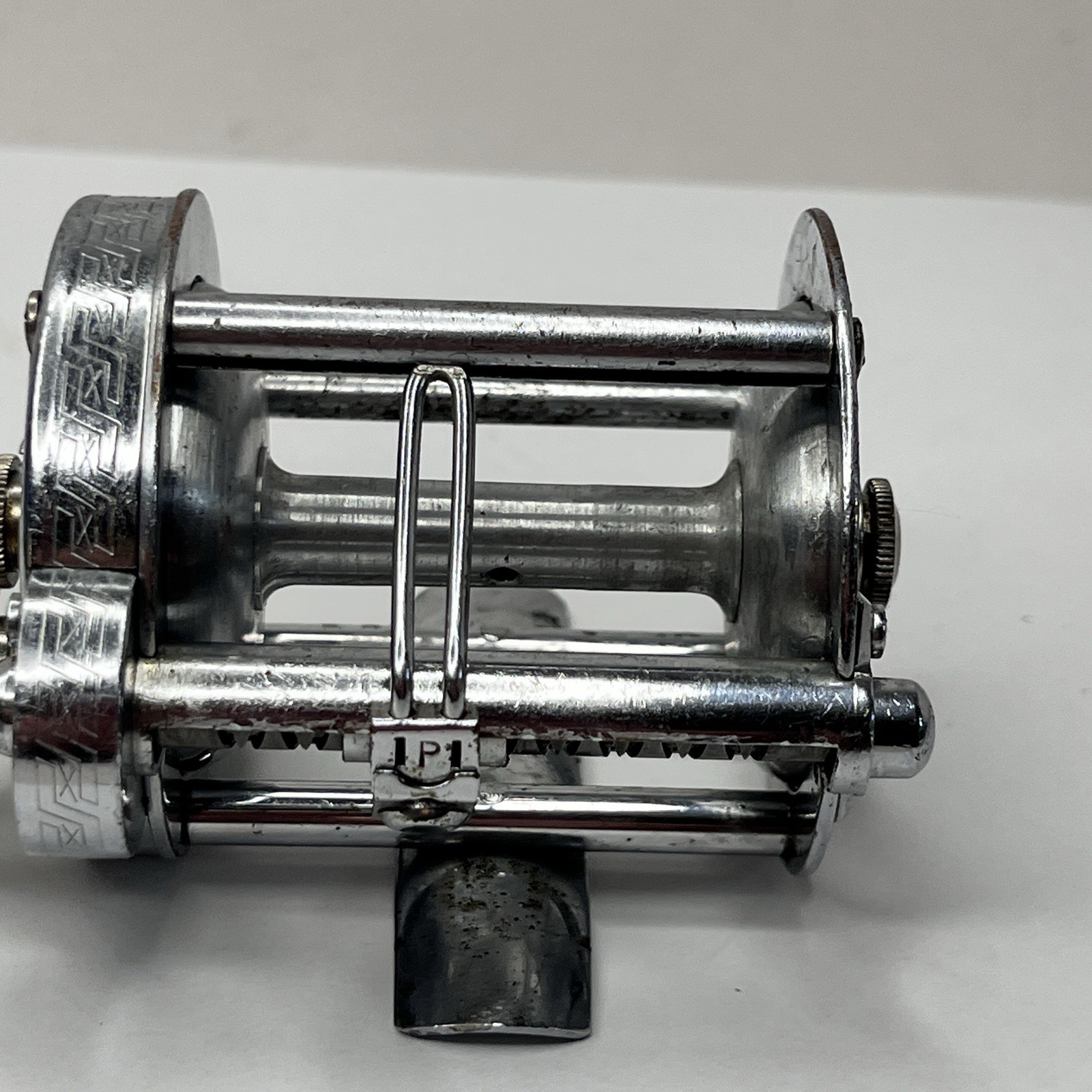 Vintage Baitcasting Fishing Reel Pflueger Akron Model 1893. Pre-owned. SL