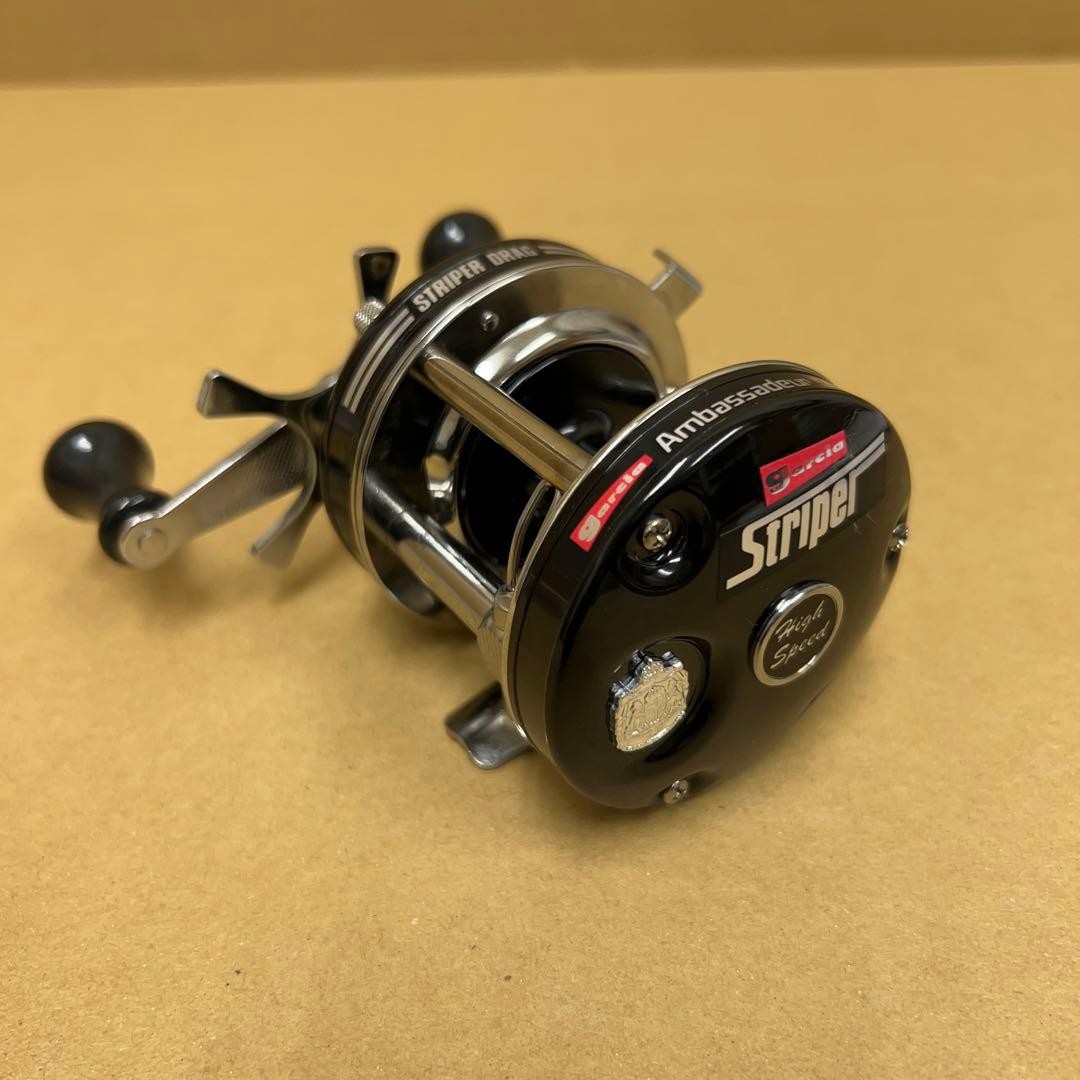 Abu Garcia AmbasSAdor 5500 Striper Black Right-handed