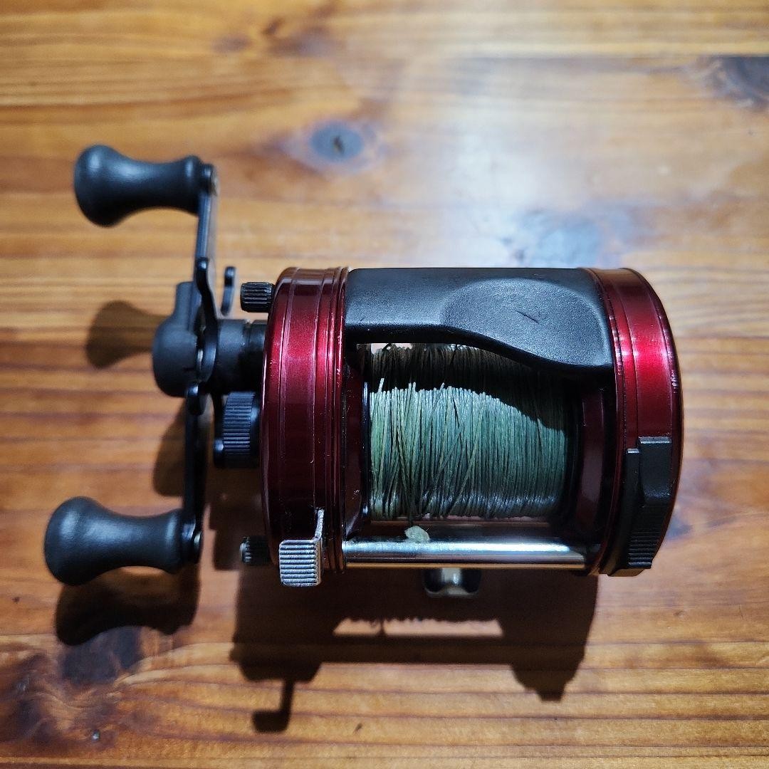 Abu Garcia 6501C3 Burgundy model left-handed