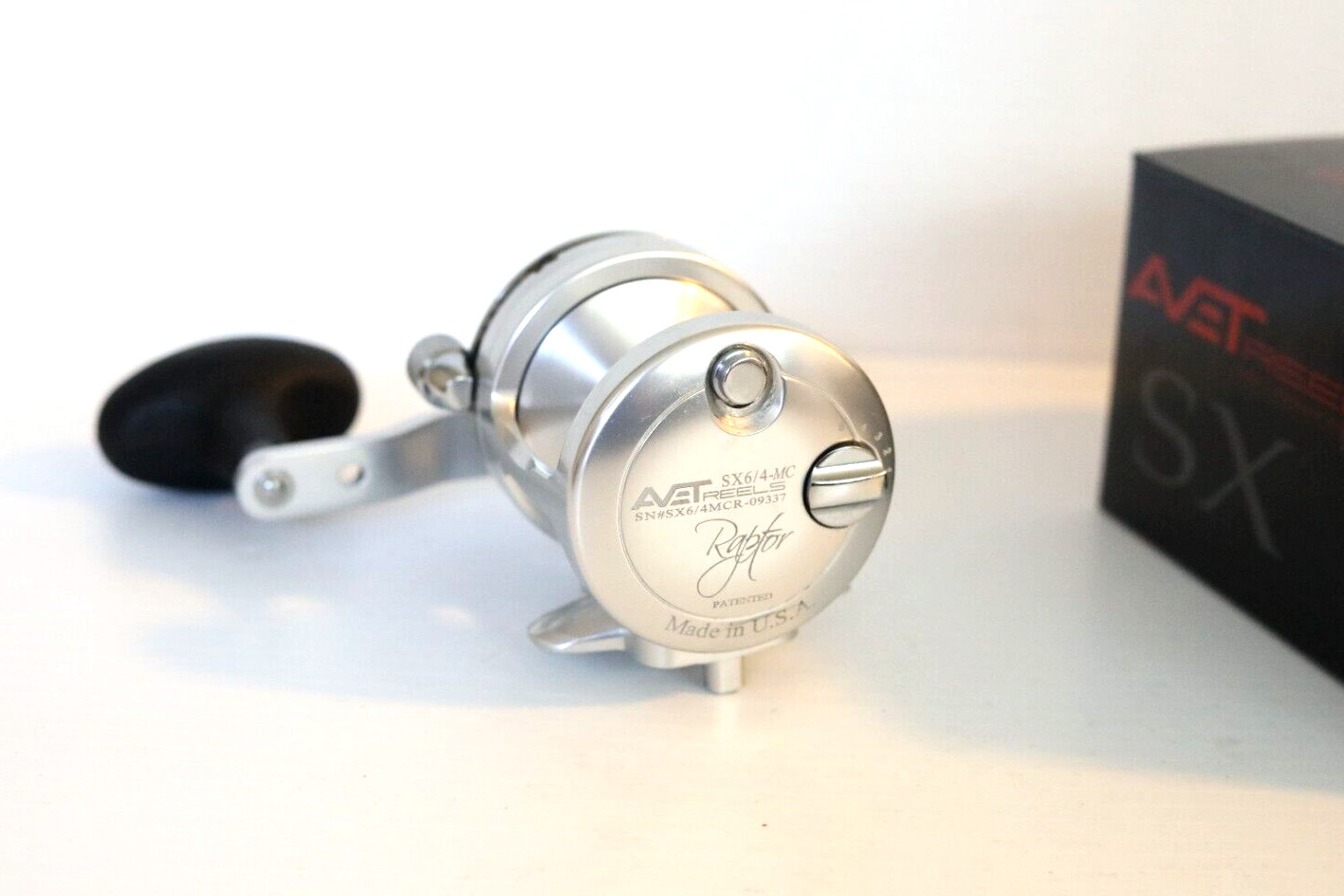 Avet SX6/4 MC RAPTOR 2-Speed Lever Drag Casting Reel – SILVER – LEFT HANDED