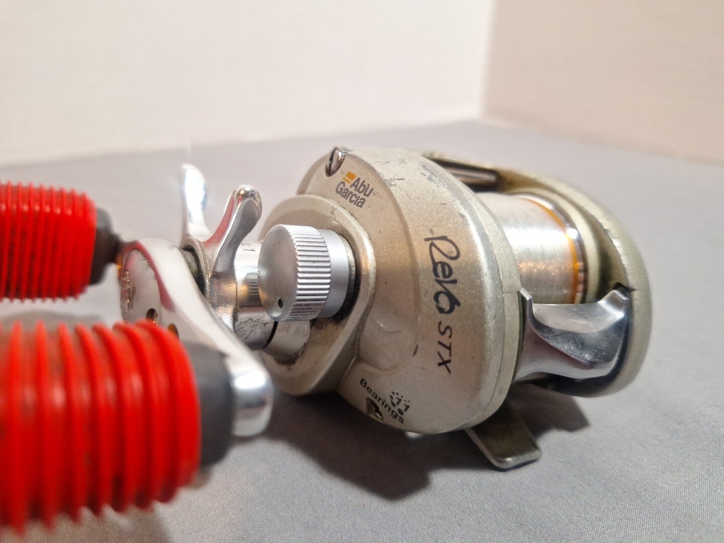 Abu Garcia Revo STX Baitcasting Fishing Reel Left Handed Bass 6.4:1 11 bearings