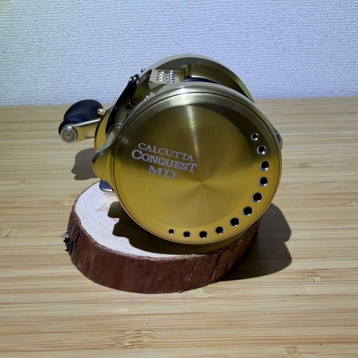 Shimano 23 Calcutta Conquest MD 300XG Right-Hand Baitcasting Reel