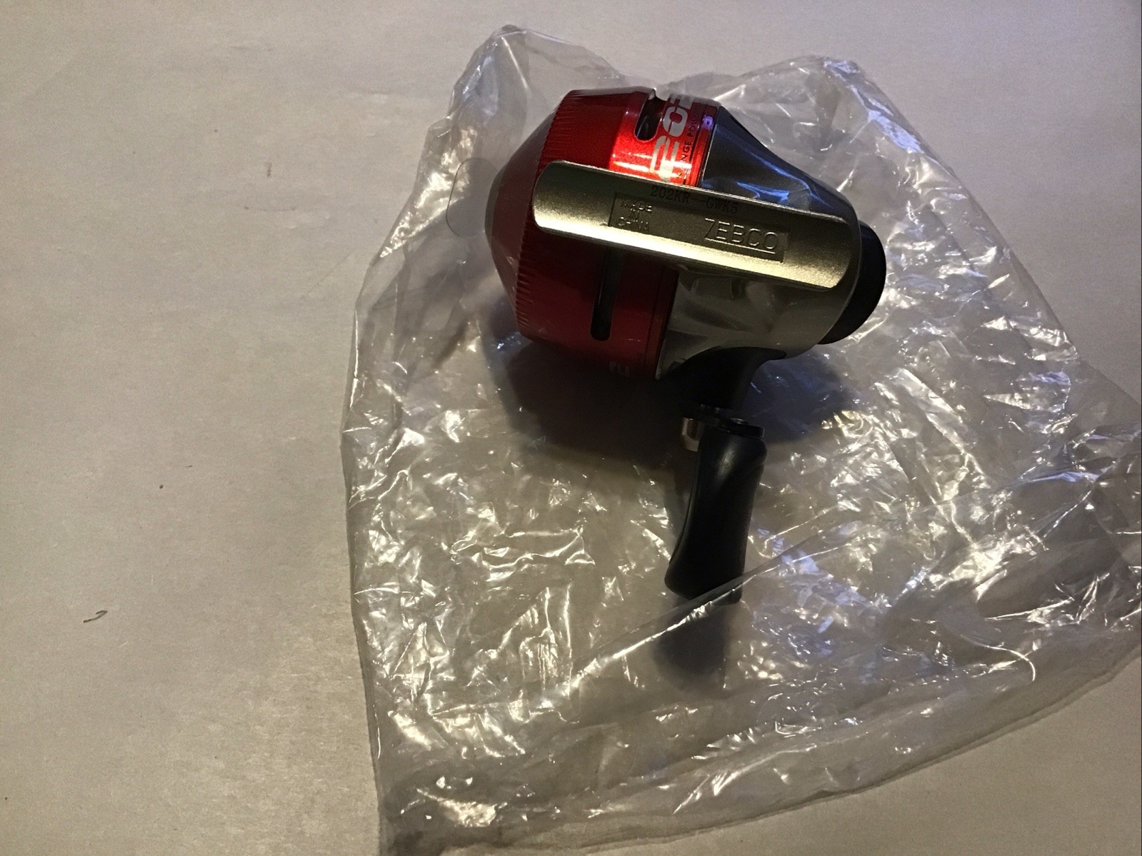 2 ZEBCO Red 202 PUSH BUTTON SPINCAST Fishing REEL Zebco Quality Fishing Reels