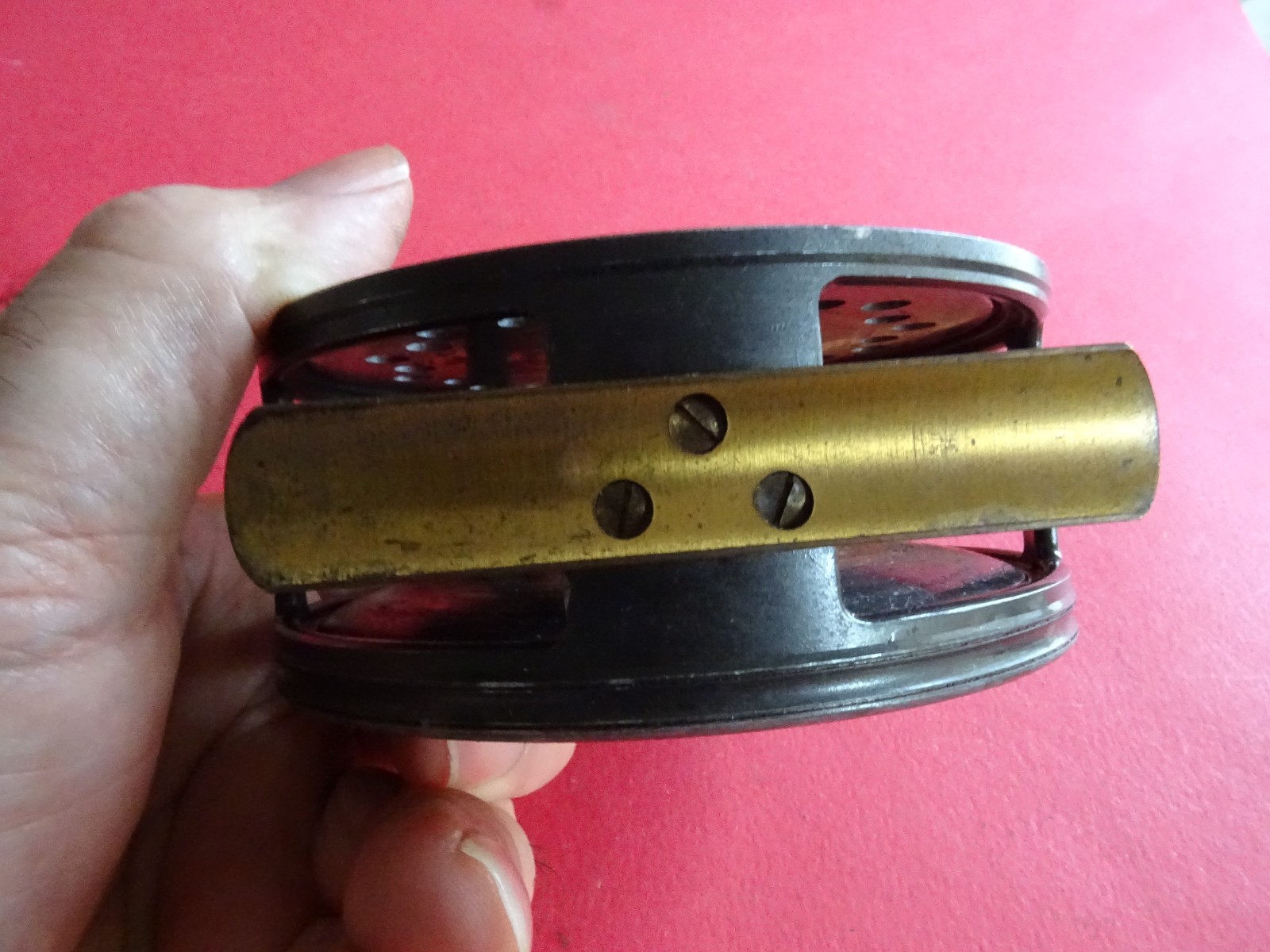 A NICE VINTAGE C FARLOW 4 3/8″ SALMON FLY REEL (J W YOUNG MADE)