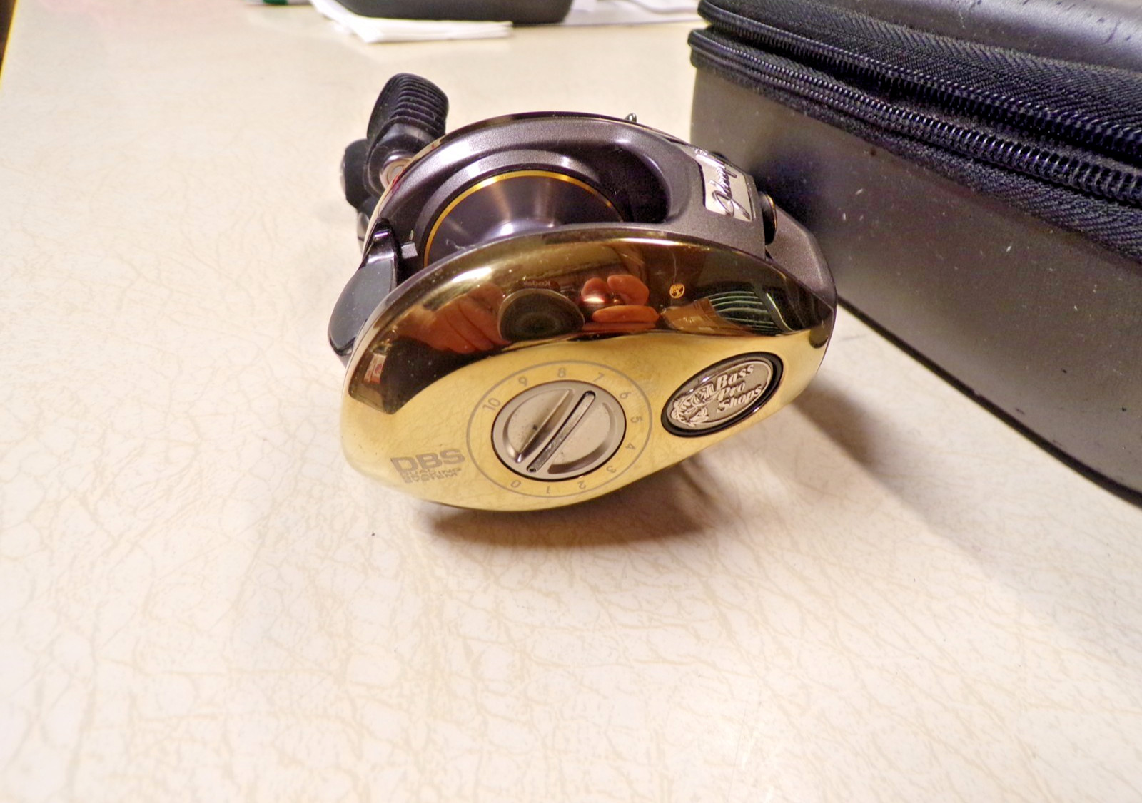BASS PRO SHOPS FISHING REEL – GOLD SERIES – 11 BALL B. – 6:4:1 GEAR R. – LEFT H