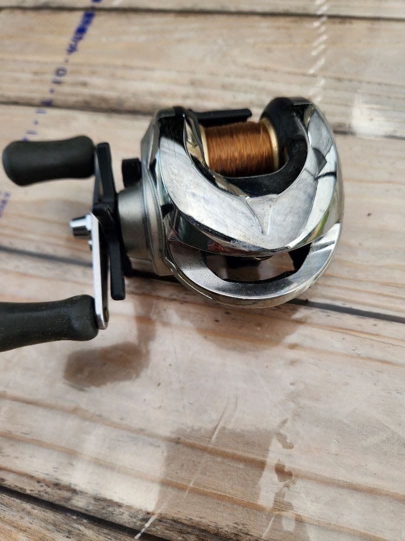 SHIMANO BASS ONE XT 200 Fishing Reel