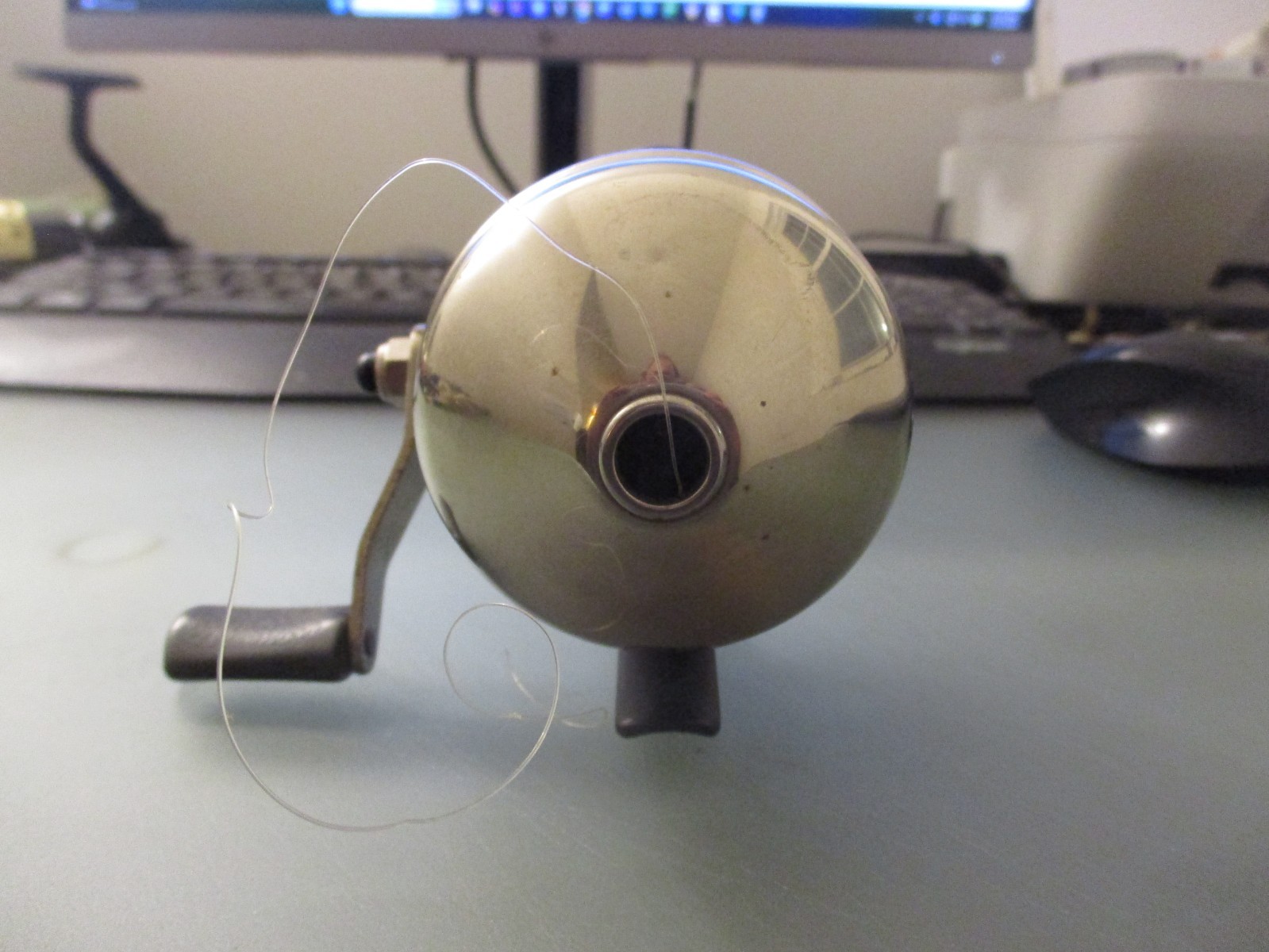 Shakespeare Spincasting Fishing Reel SY10 U Gear Ratio:3.4:1 75yds./10lb.