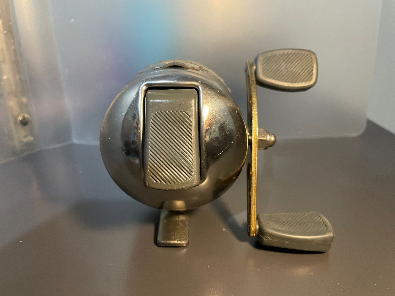 South Bend – PROTON – Closed Face Spincast Reel – Adjustable Drag – Anti-Reverse
