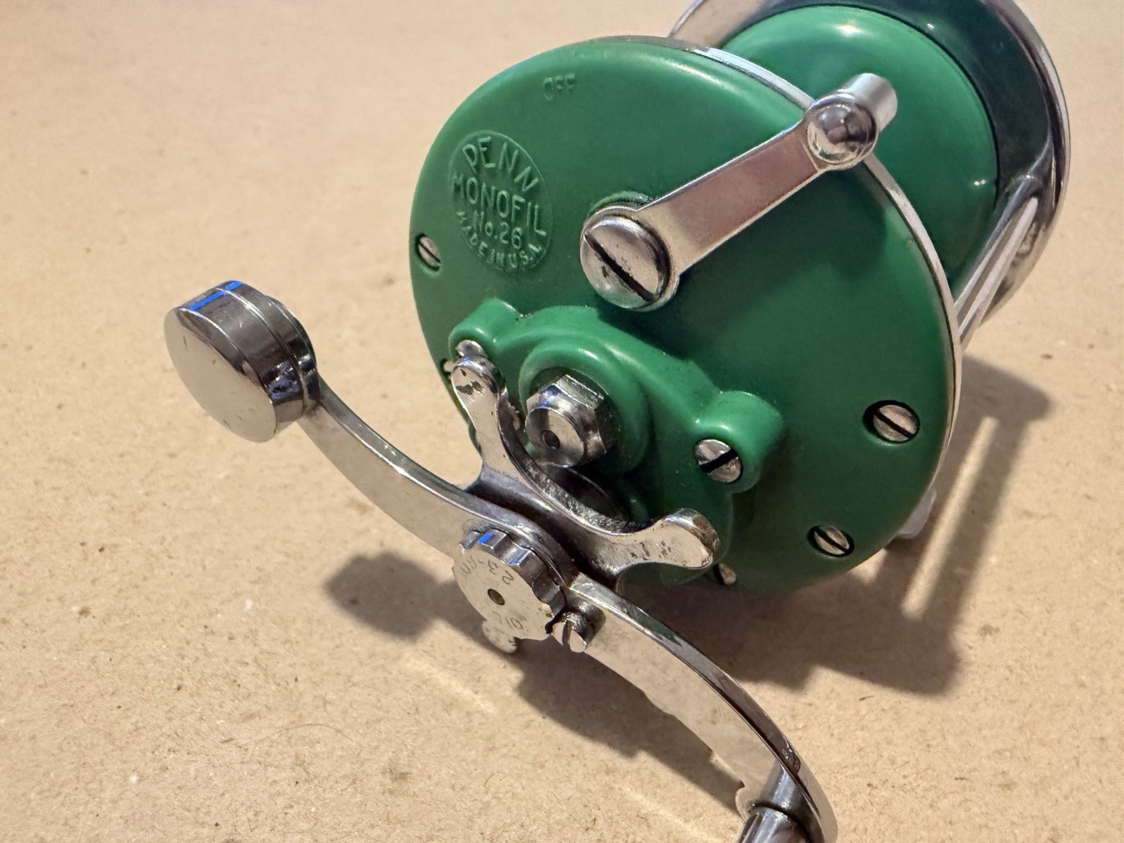 Penn Reel Monofil No. 26 Made in USA Green with Green Spool VTG Vintage (Cracks)