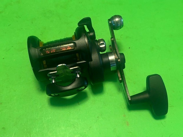 PENN 525 MAG MAGNETIC CAST CONTROL CONVENTIONAL FISHING REEL GREAT FREE SPOOL