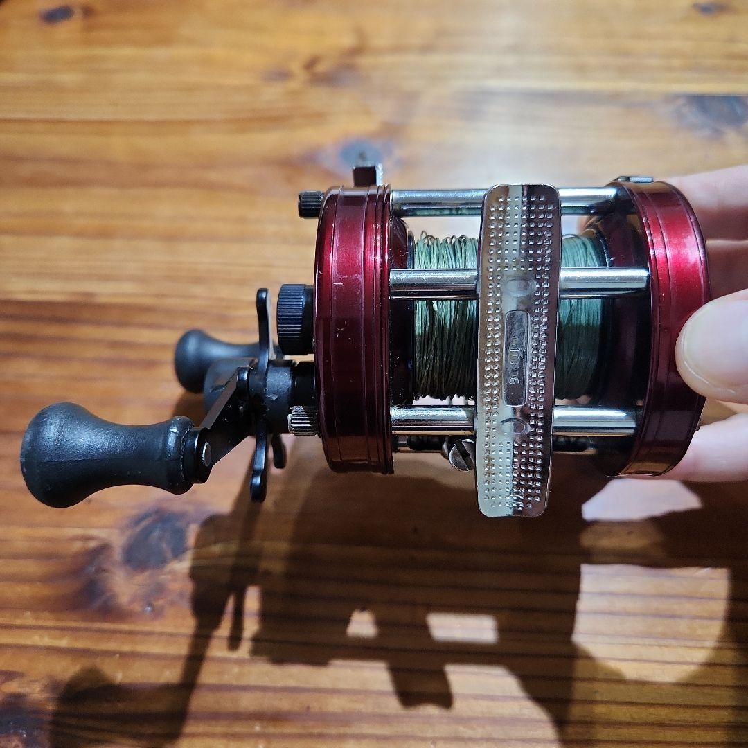 Abu Garcia 6501C3 Burgundy model left-handed