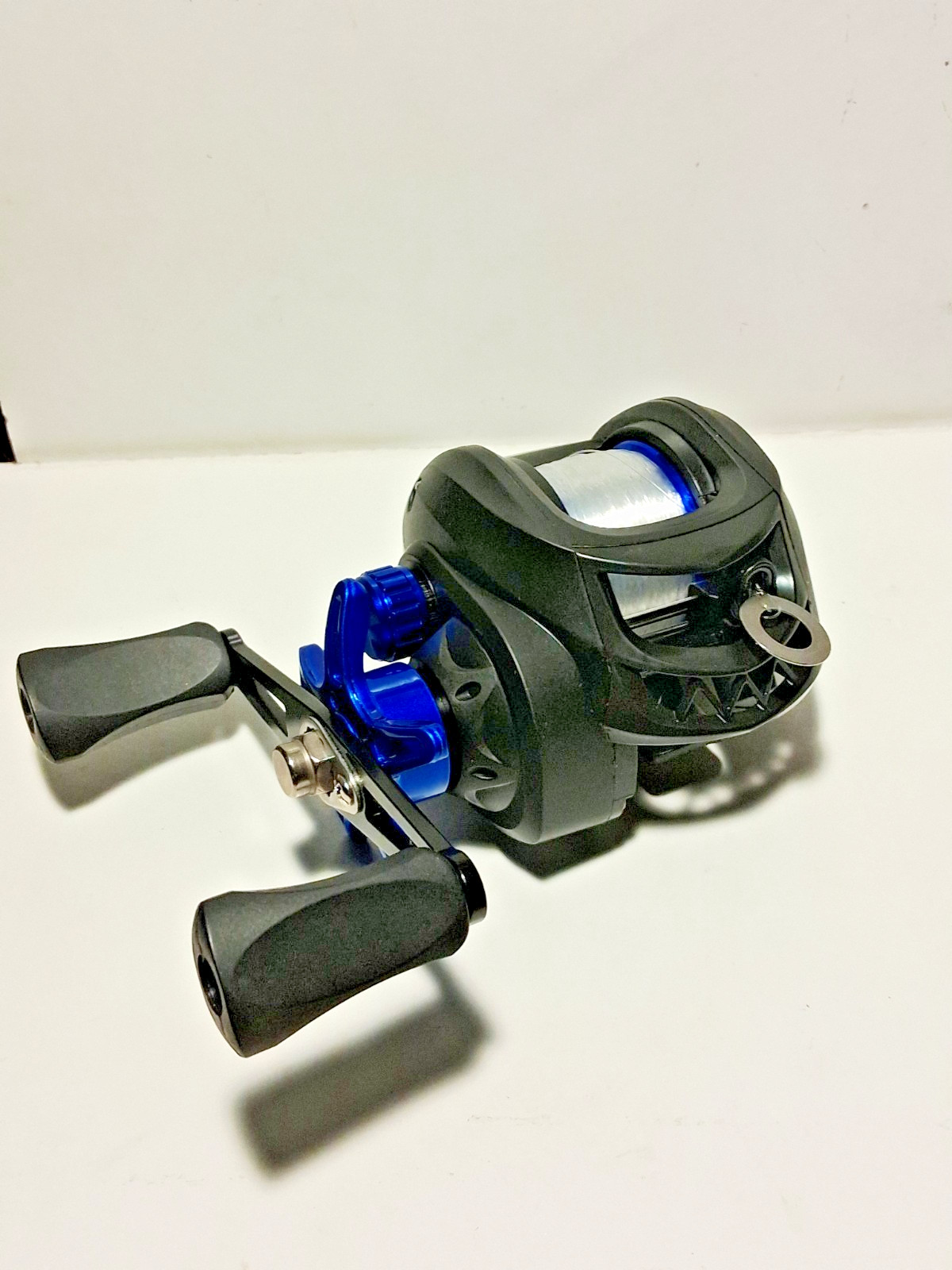 Sougayilang Baitcasting Reel, 7.2:1 Gear Ratio Right handed New in Box. Blue.