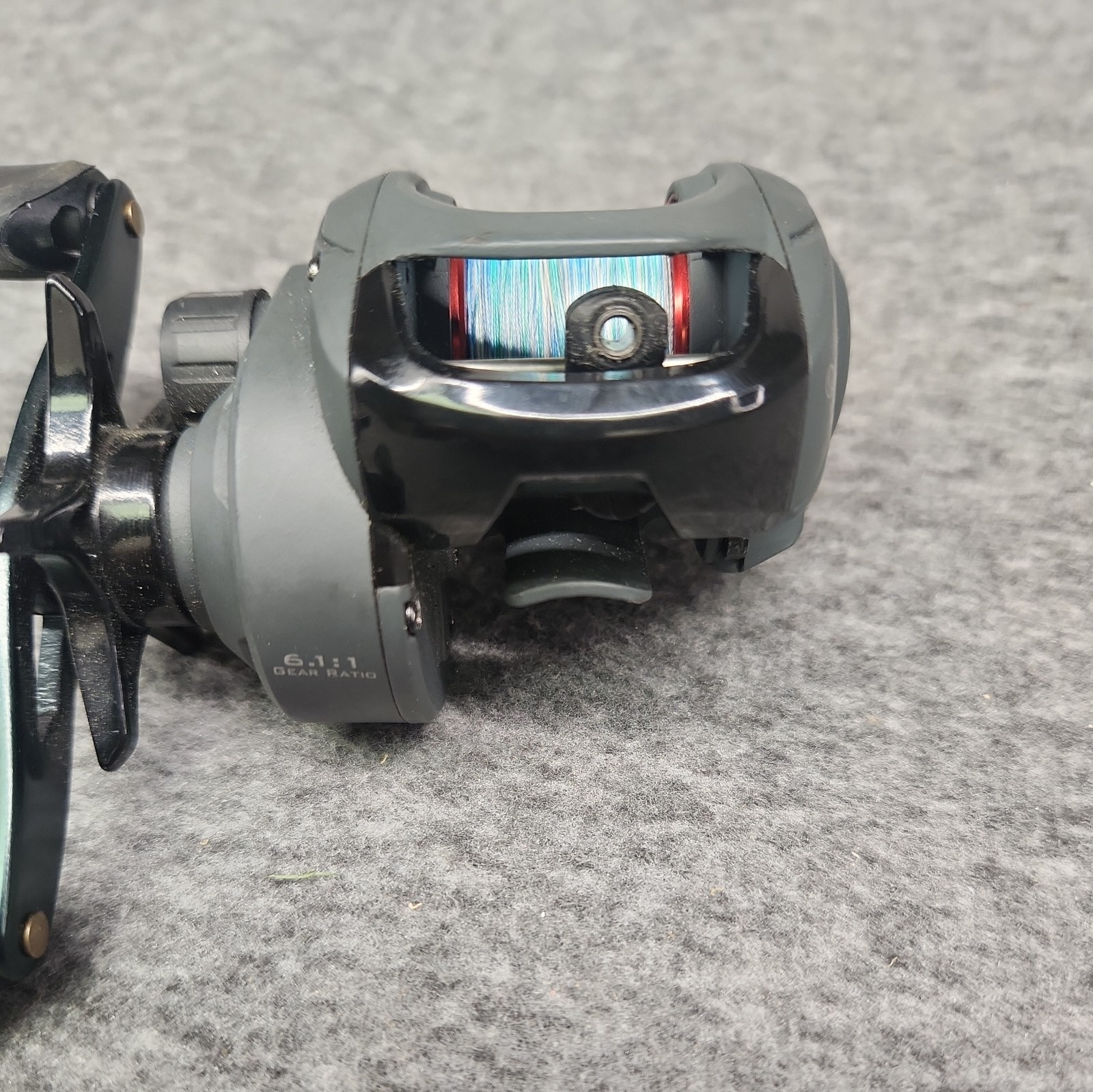 Quantum Invade Baitcast Reel 6.1:1, 135 yd/12 lb, Black/Red INV100S GMN1