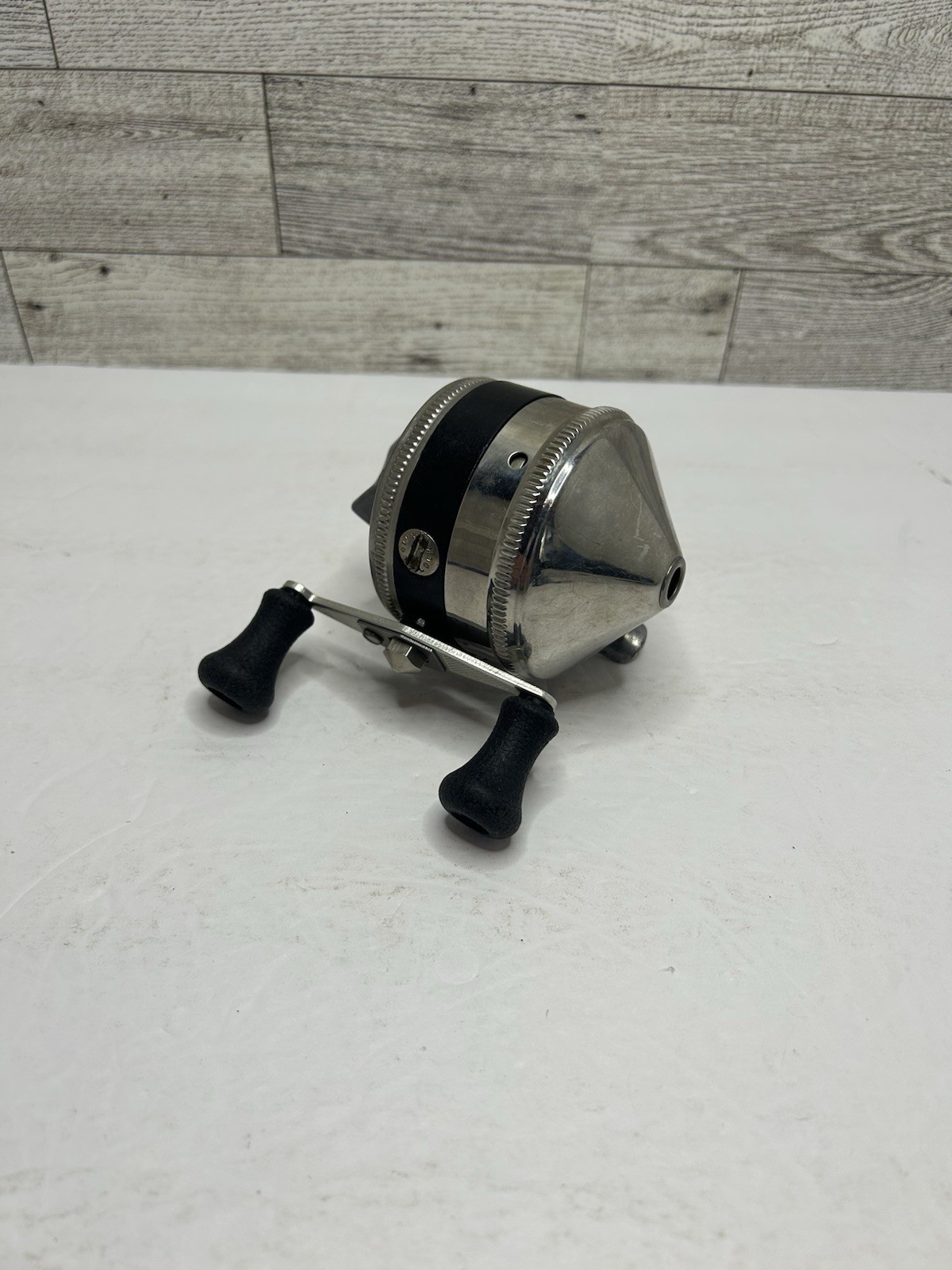 Vintage Zebco „Spinner“ Model 33 Spincasting Fishing Reel Made In USA Metal Foot