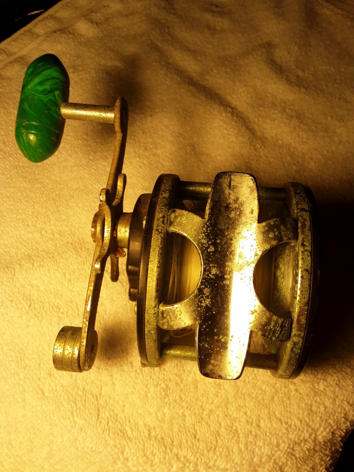 Penn Long Beach 60 fishing reel needs cleaning untested sold as is w/no return