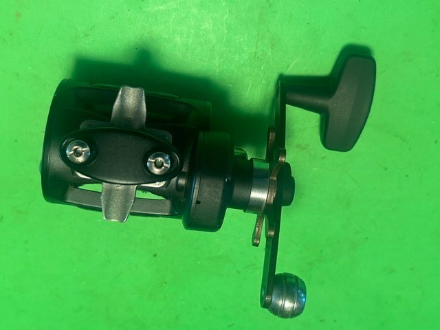 PENN 525 MAG MAGNETIC CAST CONTROL CONVENTIONAL FISHING REEL GREAT FREE SPOOL