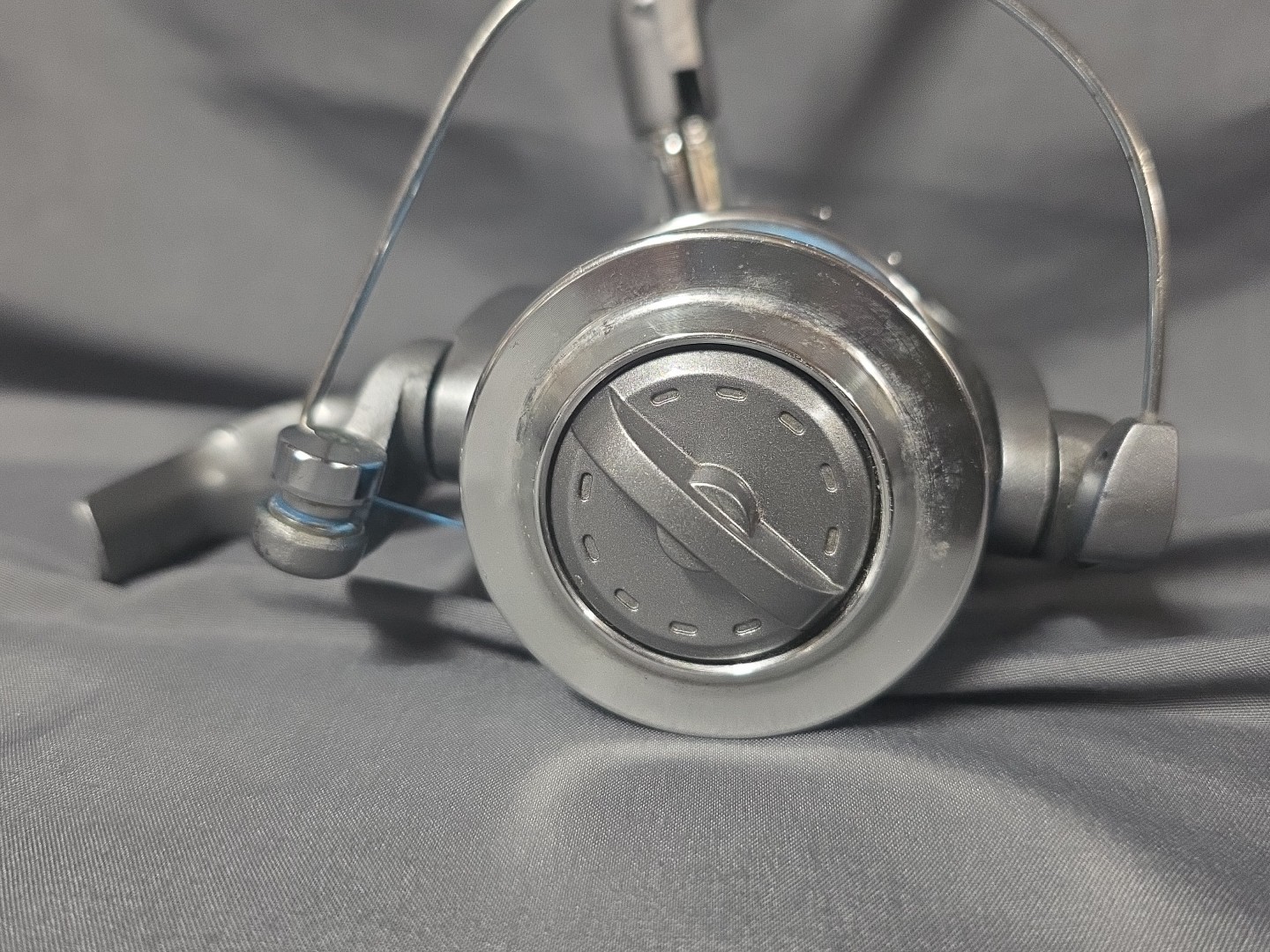 Bruiser BR406 Spinning Reel Silver Metal Line Capacity 15/215 20/170 30/120