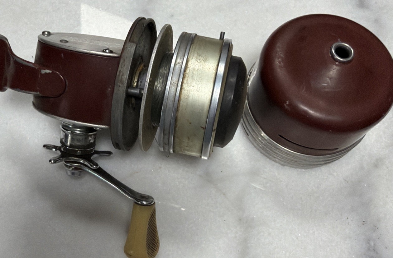 Shakespeare Wondercast no 1795 fishing reel model EJ