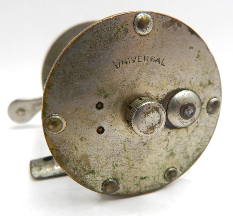 Vintage Shakespeare Universal 23038 Fishing Bait Casting Reel Small Compact Size