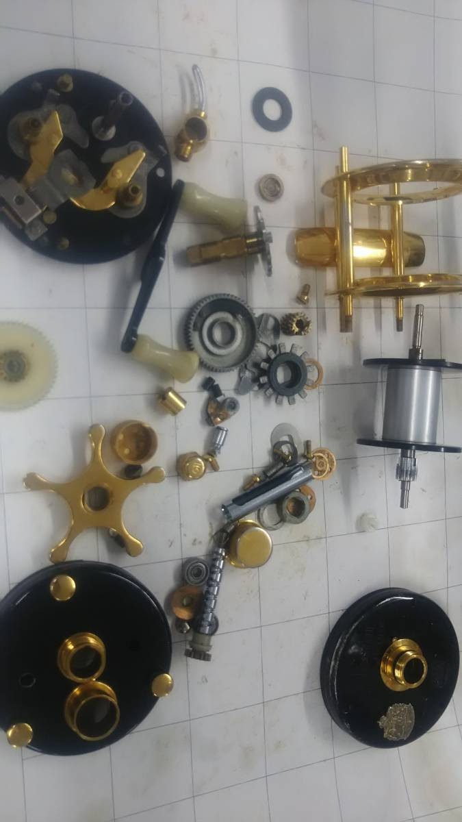 Abu 5000C deluxe 11628, overhauled, with wooden box, spare spool, parts bottle,