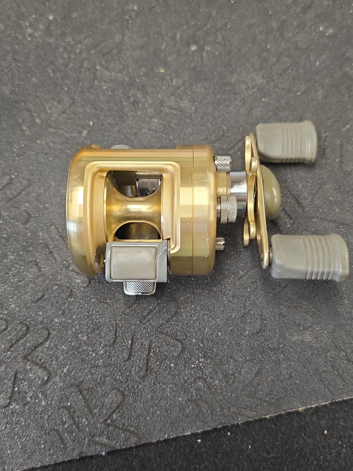 Vintage Shimano Calcutta 50 Gold Round Baitcasting Reel – Made In Japan